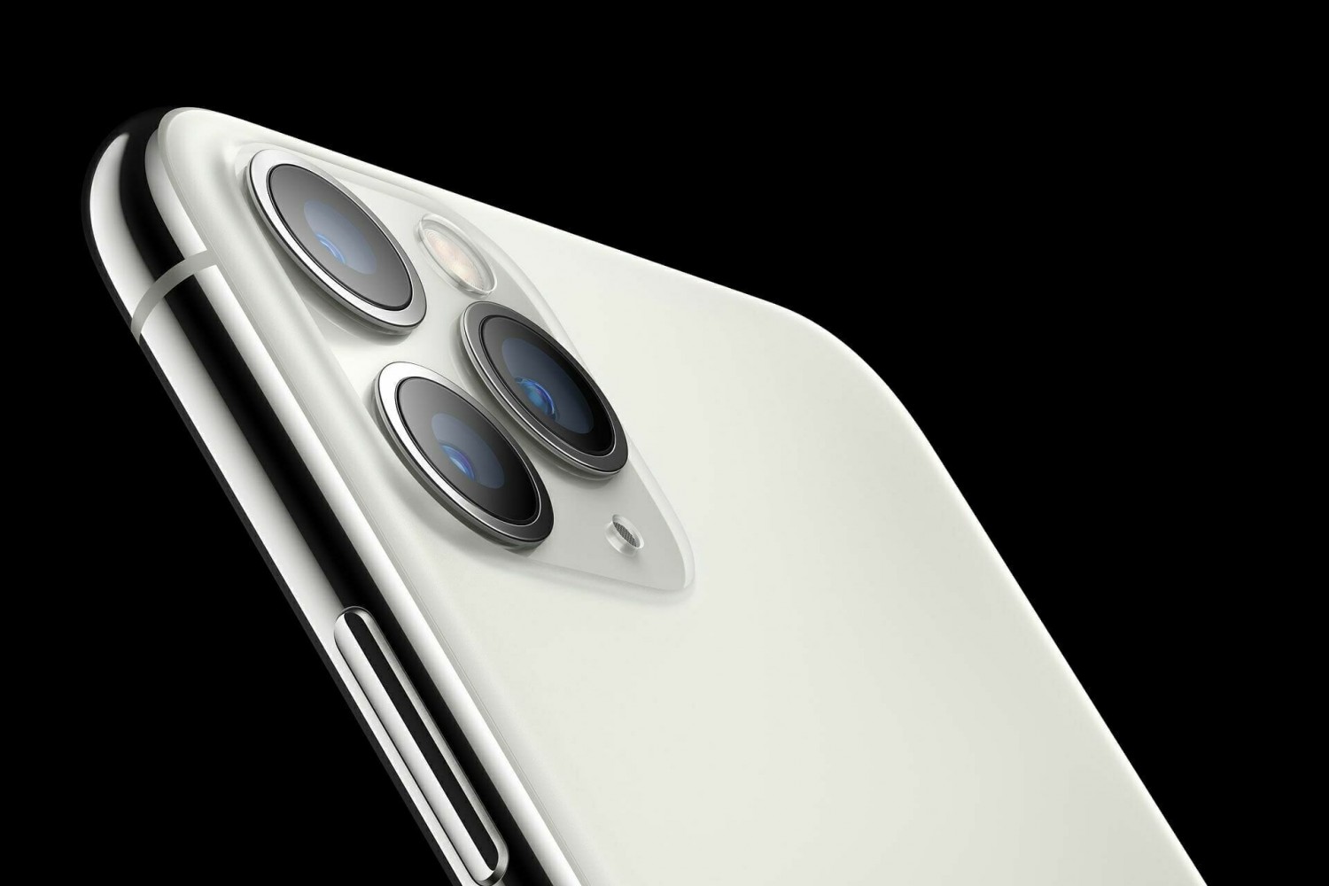 iPhone 12 Pro Max – лучший флагман по мнению западных интернет-изданий